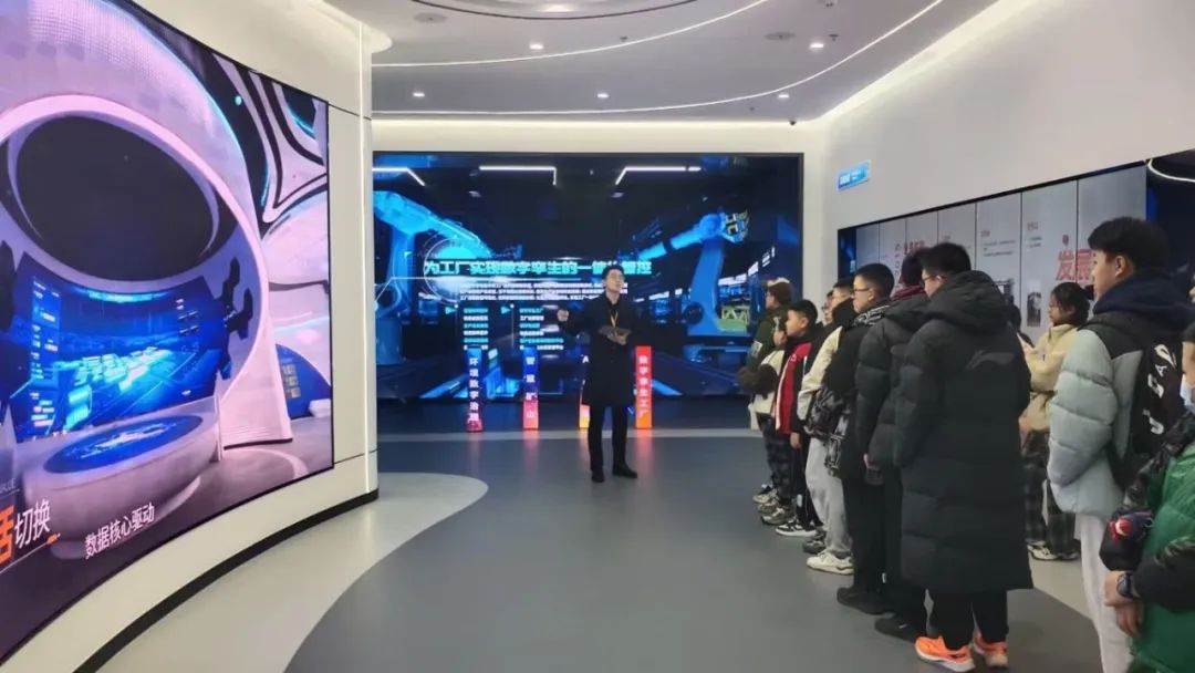 践行公益 彰显担当！！！z6com·尊龙凯时数字联合爱心组织举办数字科普体验活动
